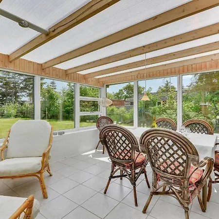 Stunning In With 2 Bedrooms And Wifi *